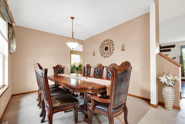 2905 Tanglewood DRIVE, Waukesha, WI 53189