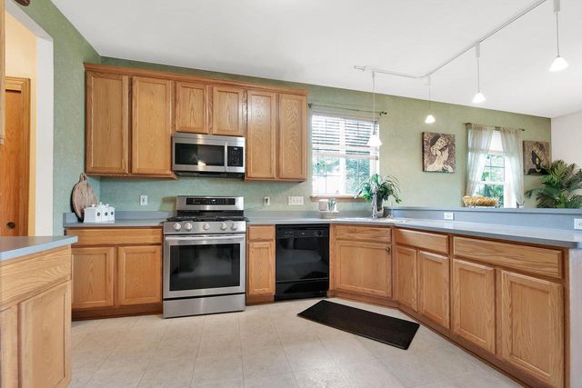 2905 Tanglewood DRIVE, Waukesha, WI 53189