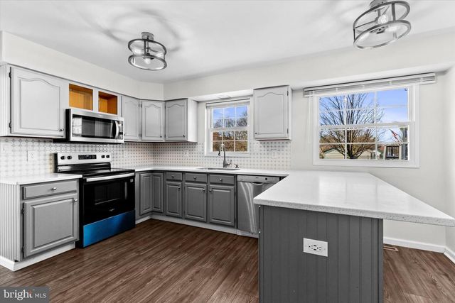 6551 BAYWOOD DR, Harrisburg, PA 17111