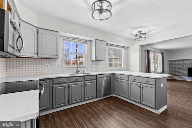 6551 BAYWOOD DR, Harrisburg, PA 17111