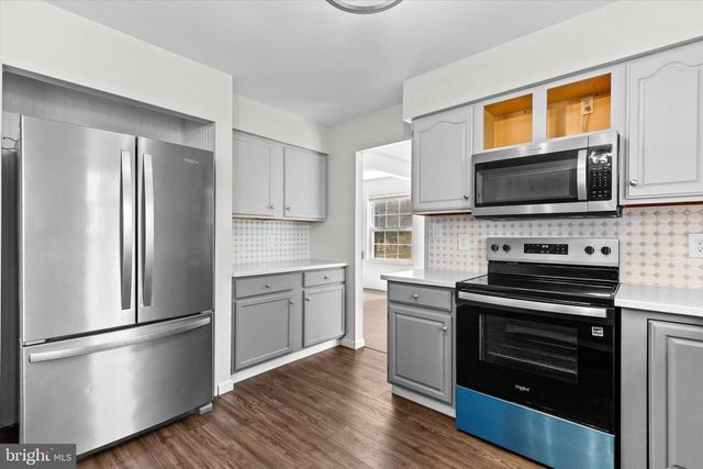 6551 BAYWOOD DR, Harrisburg, PA 17111