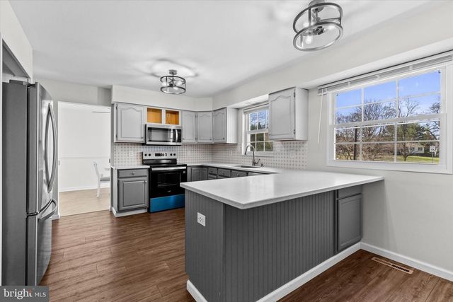 6551 BAYWOOD DR, Harrisburg, PA 17111