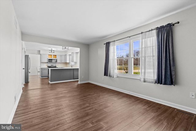 6551 BAYWOOD DR, Harrisburg, PA 17111