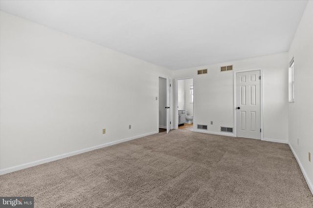 6551 BAYWOOD DR, Harrisburg, PA 17111