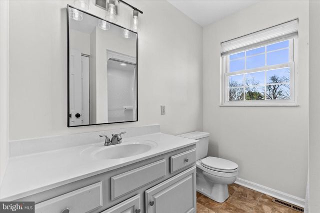 6551 BAYWOOD DR, Harrisburg, PA 17111