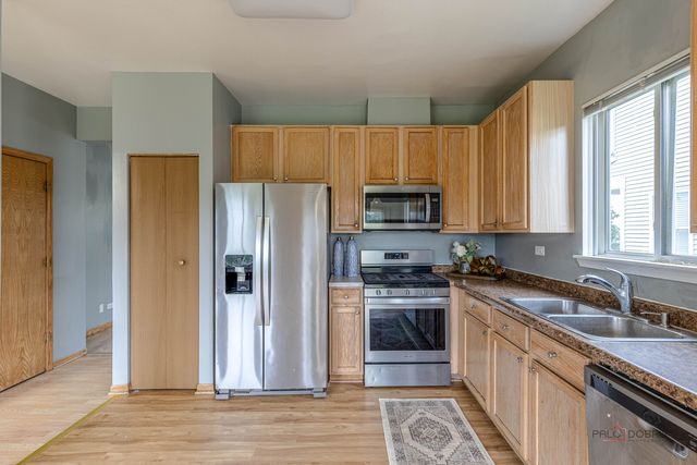 357 W WATERBURY Drive, Round Lake, IL 60073