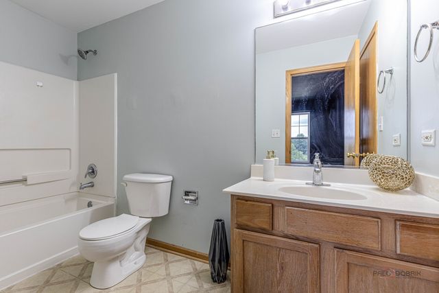 357 W WATERBURY Drive, Round Lake, IL 60073