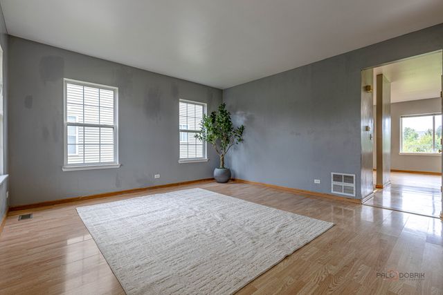 357 W WATERBURY Drive, Round Lake, IL 60073