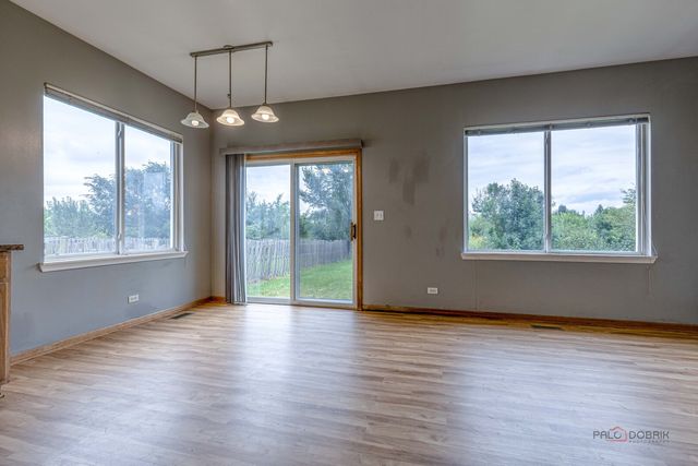 357 W WATERBURY Drive, Round Lake, IL 60073