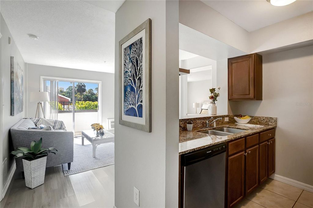 Image 3 of property listing at 406 S CEDAR AVENUE 104, Tampa, FL 33606