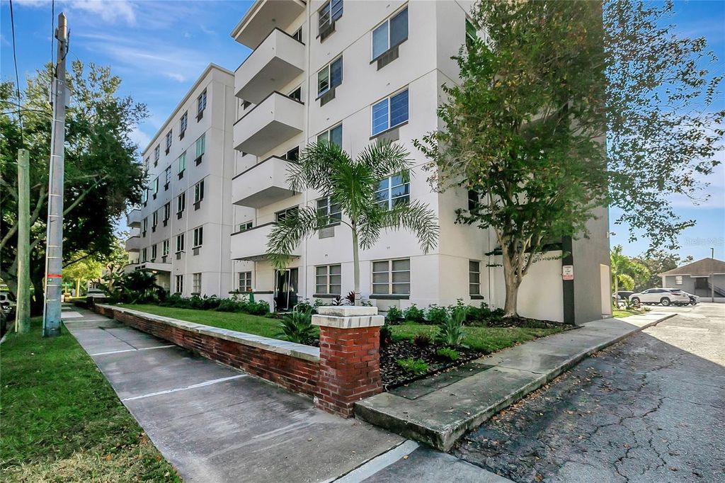 Image 39 of property listing at 406 S CEDAR AVENUE 104, Tampa, FL 33606