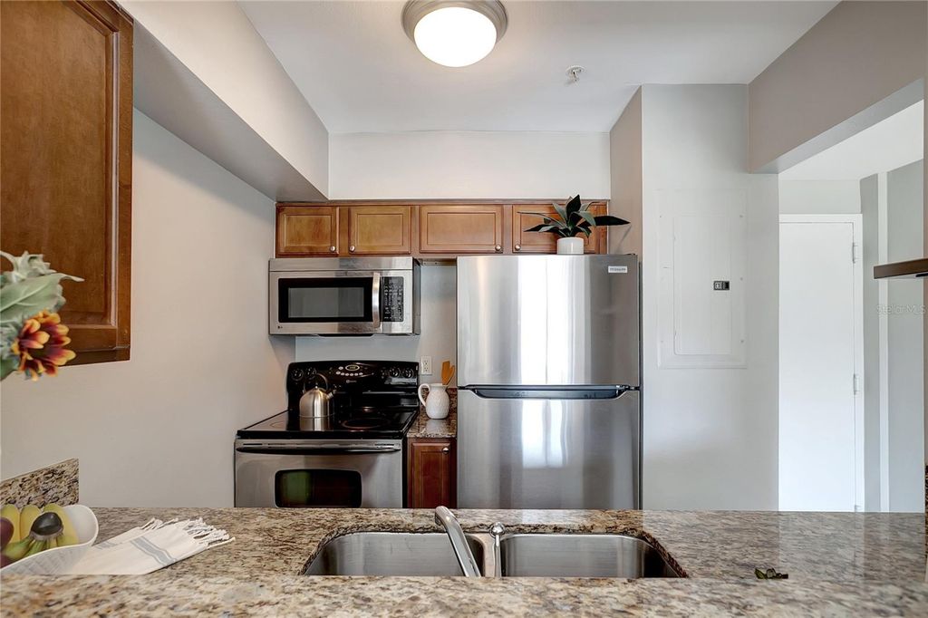 Image 5 of property listing at 406 S CEDAR AVENUE 104, Tampa, FL 33606