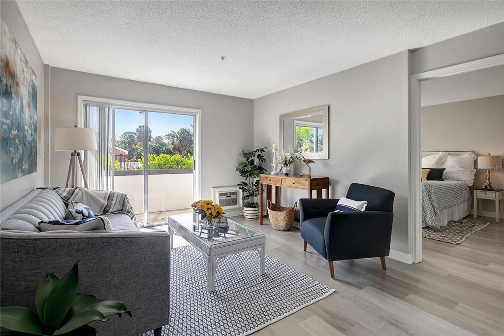 Image 8 of property listing at 406 S CEDAR AVENUE 104, Tampa, FL 33606