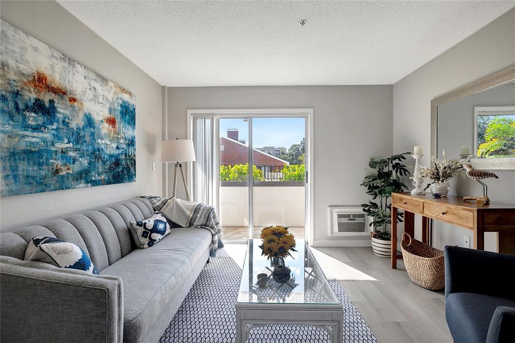 Image 9 of property listing at 406 S CEDAR AVENUE 104, Tampa, FL 33606