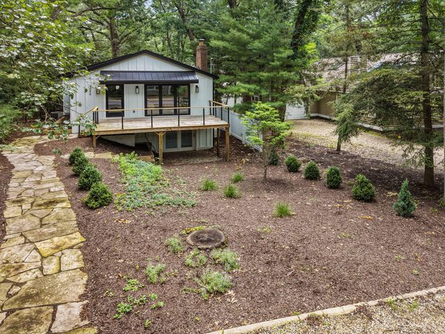 4046 Hillside Trail, New Buffalo, MI 49117