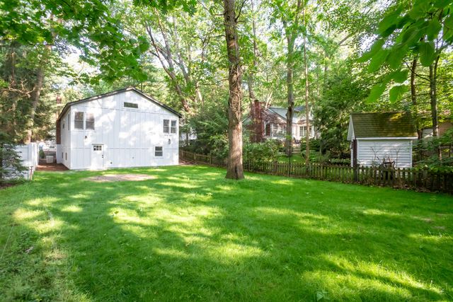 4046 Hillside Trail, New Buffalo, MI 49117
