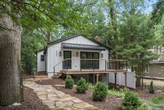 4046 Hillside Trail, New Buffalo, MI 49117