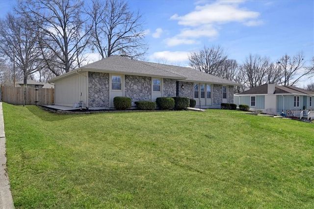 2511 S 14th Street, Leavenworth, KS 66048