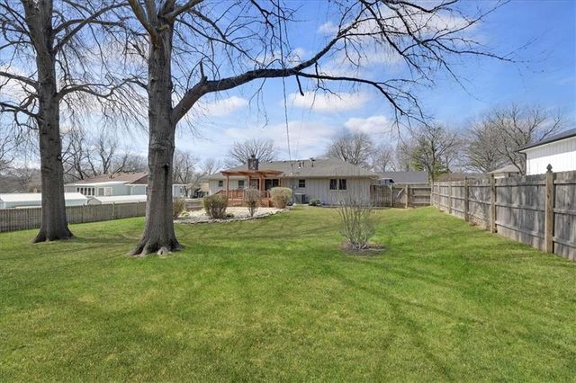 2511 S 14th Street, Leavenworth, KS 66048