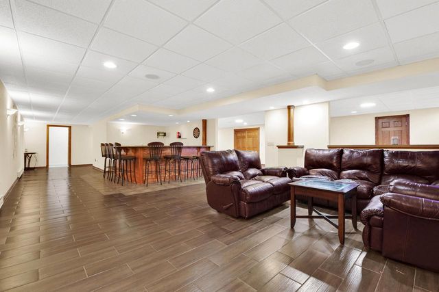 N67W13397 Roman COURT, Menomonee Falls, WI 53051
