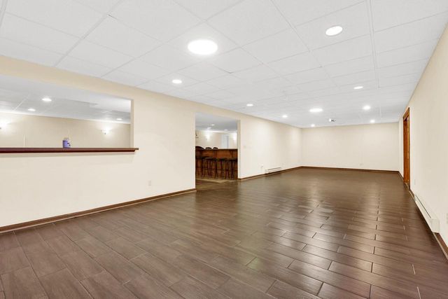 N67W13397 Roman COURT, Menomonee Falls, WI 53051