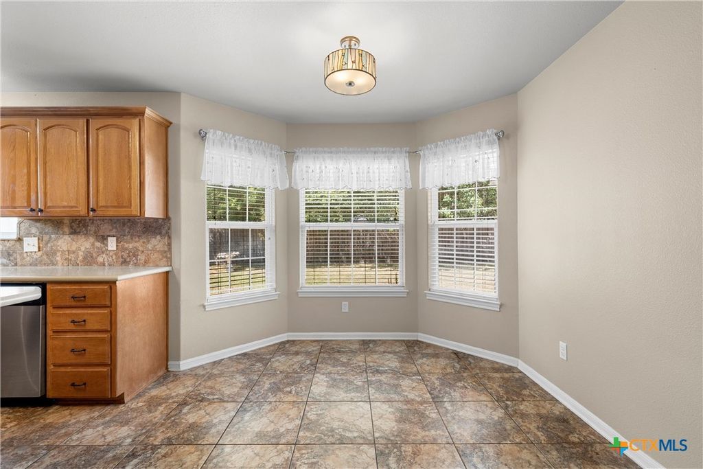 Image 13 of property listing at 112 Arbor Drive, Little River Academy, TX 76554