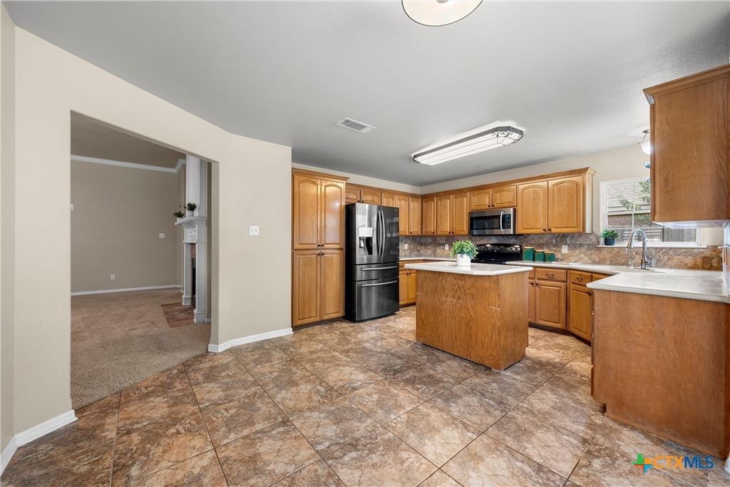 Image 15 of property listing at 112 Arbor Drive, Little River Academy, TX 76554
