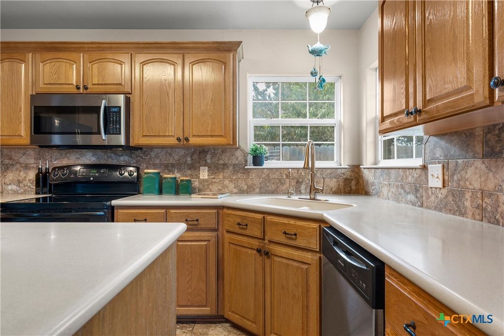 Image 16 of property listing at 112 Arbor Drive, Little River Academy, TX 76554