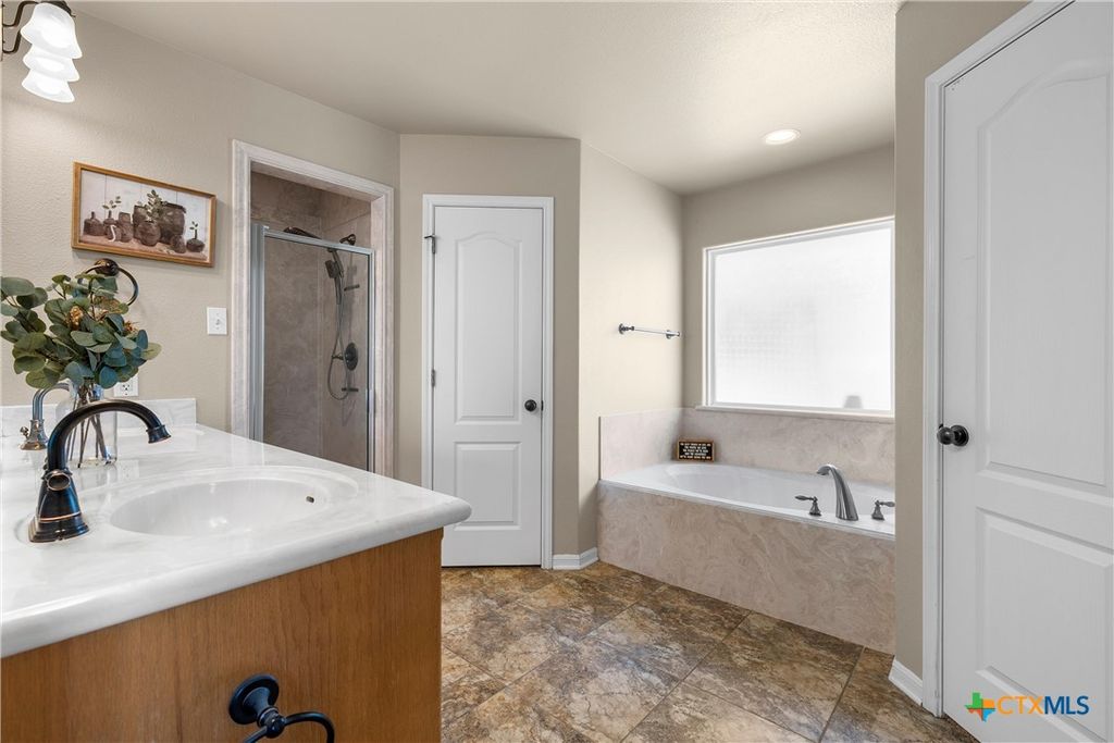 Image 21 of property listing at 112 Arbor Drive, Little River Academy, TX 76554