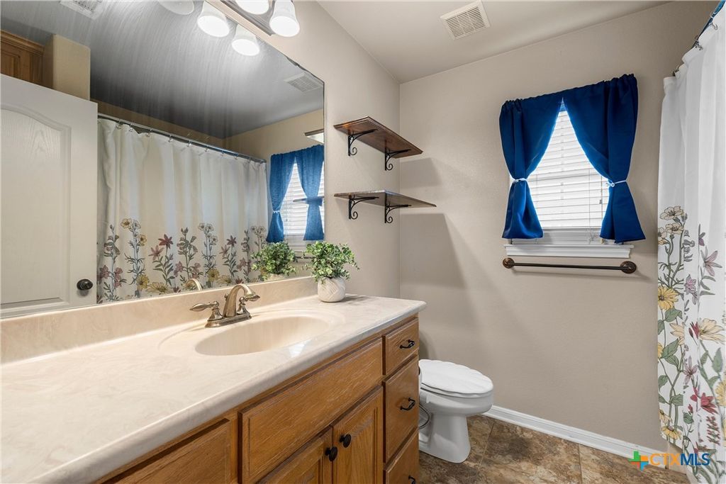 Image 27 of property listing at 112 Arbor Drive, Little River Academy, TX 76554