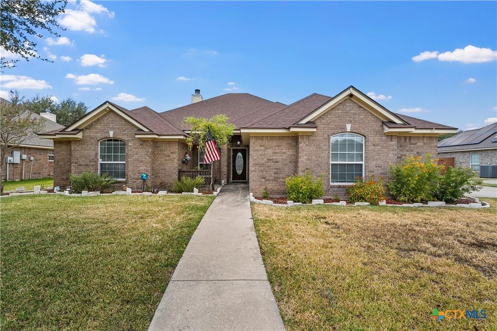 Image 4 of property listing at 112 Arbor Drive, Little River Academy, TX 76554