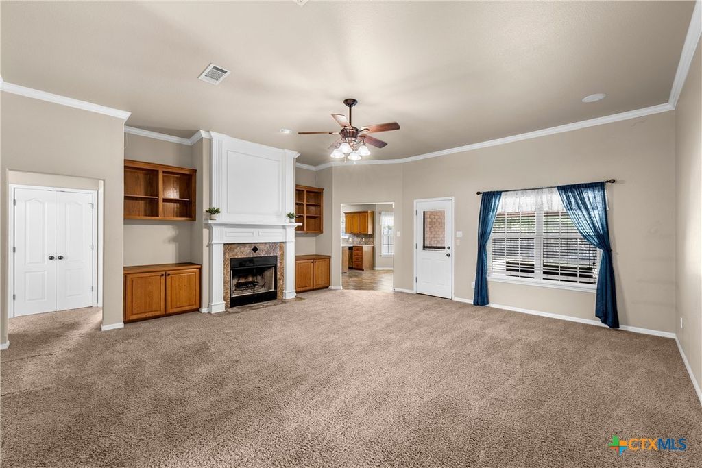 Image 7 of property listing at 112 Arbor Drive, Little River Academy, TX 76554