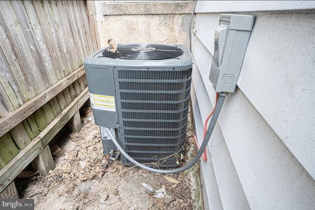 1840 E OAKDALE ST, Philadelphia, PA 19125