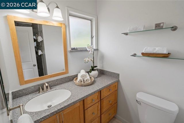 1 Kayser Ct, Walnut Creek, CA 94596