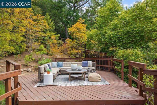 1 Kayser Ct, Walnut Creek, CA 94596