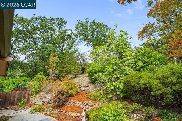 1 Kayser Ct, Walnut Creek, CA 94596
