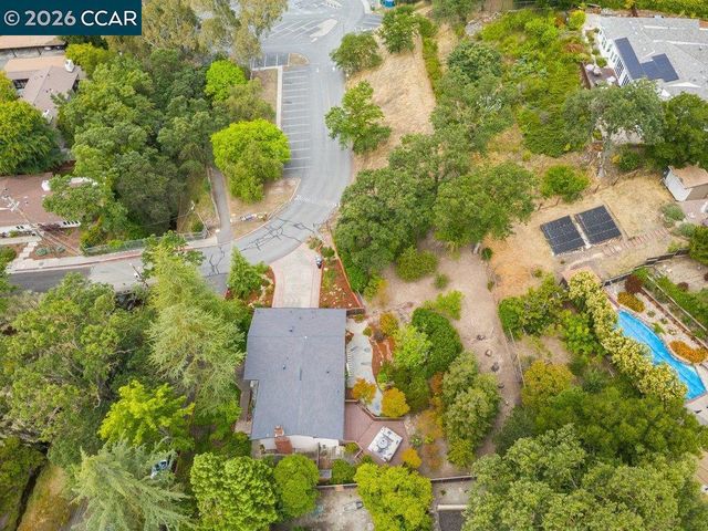 1 Kayser Ct, Walnut Creek, CA 94596