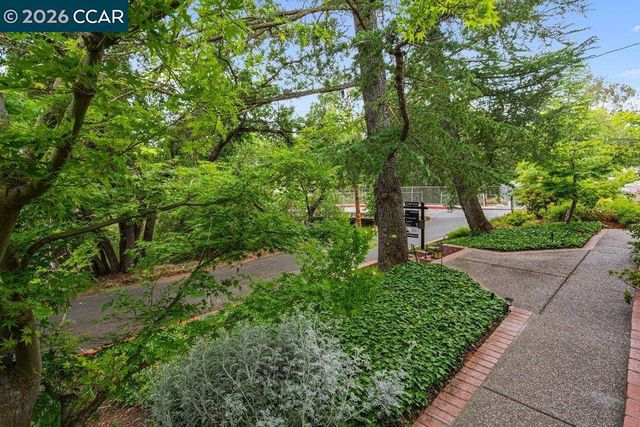 1 Kayser Ct, Walnut Creek, CA 94596