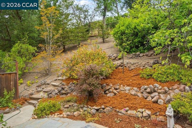 1 Kayser Ct, Walnut Creek, CA 94596