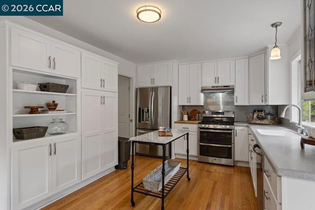 1 Kayser Ct, Walnut Creek, CA 94596