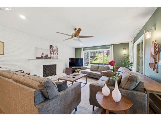 15102 Se Clatsop St, Happy Valley, OR 97086