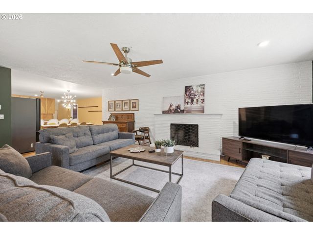 15102 Se Clatsop St, Happy Valley, OR 97086