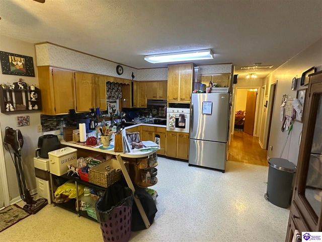 202 Edgewood Drive, Radcliff, KY 40160