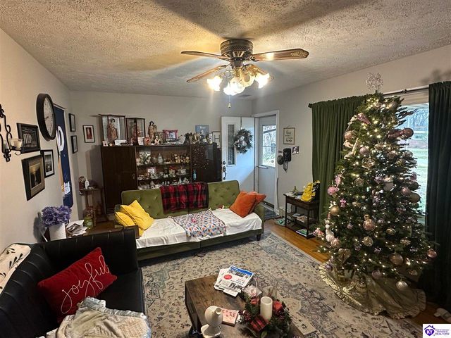 202 Edgewood Drive, Radcliff, KY 40160