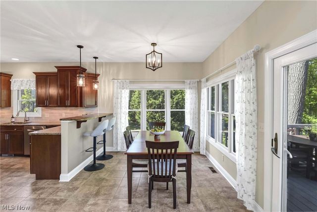 9000 Crooked Creek Lane, Broadview Heights, OH 44147