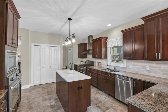 9000 Crooked Creek Lane, Broadview Heights, OH 44147