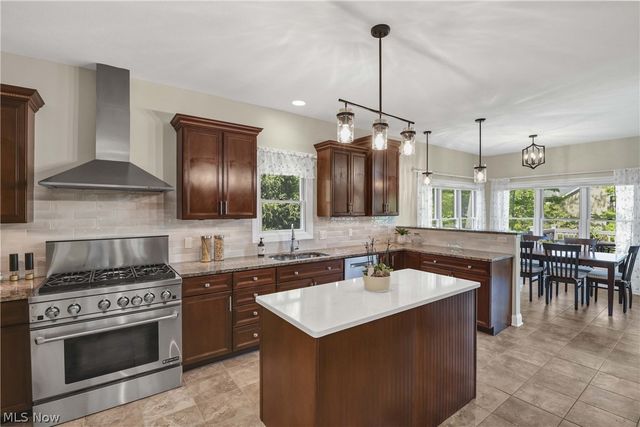9000 Crooked Creek Lane, Broadview Heights, OH 44147
