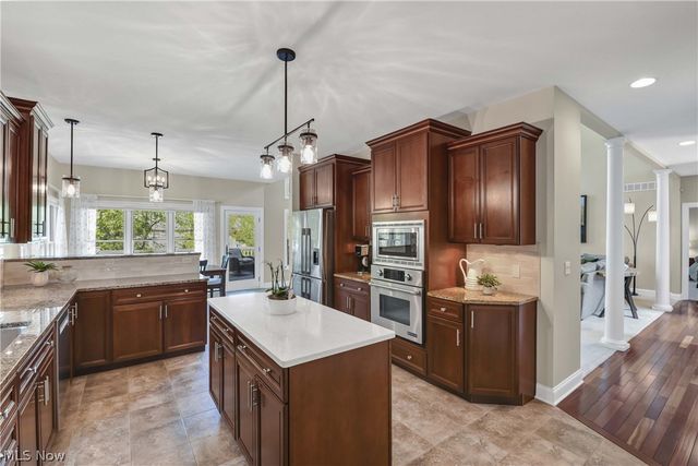 9000 Crooked Creek Lane, Broadview Heights, OH 44147