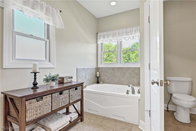 9000 Crooked Creek Lane, Broadview Heights, OH 44147