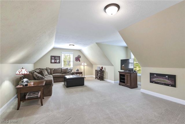 9000 Crooked Creek Lane, Broadview Heights, OH 44147